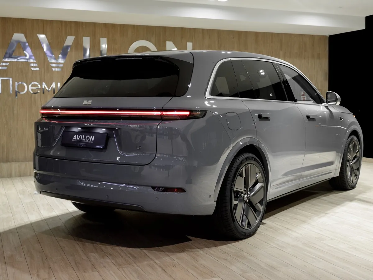 Li Auto L7 1.5 AT 4WD (449 л.с.) Ultra Голубой в АВИЛОН. Слайд №6