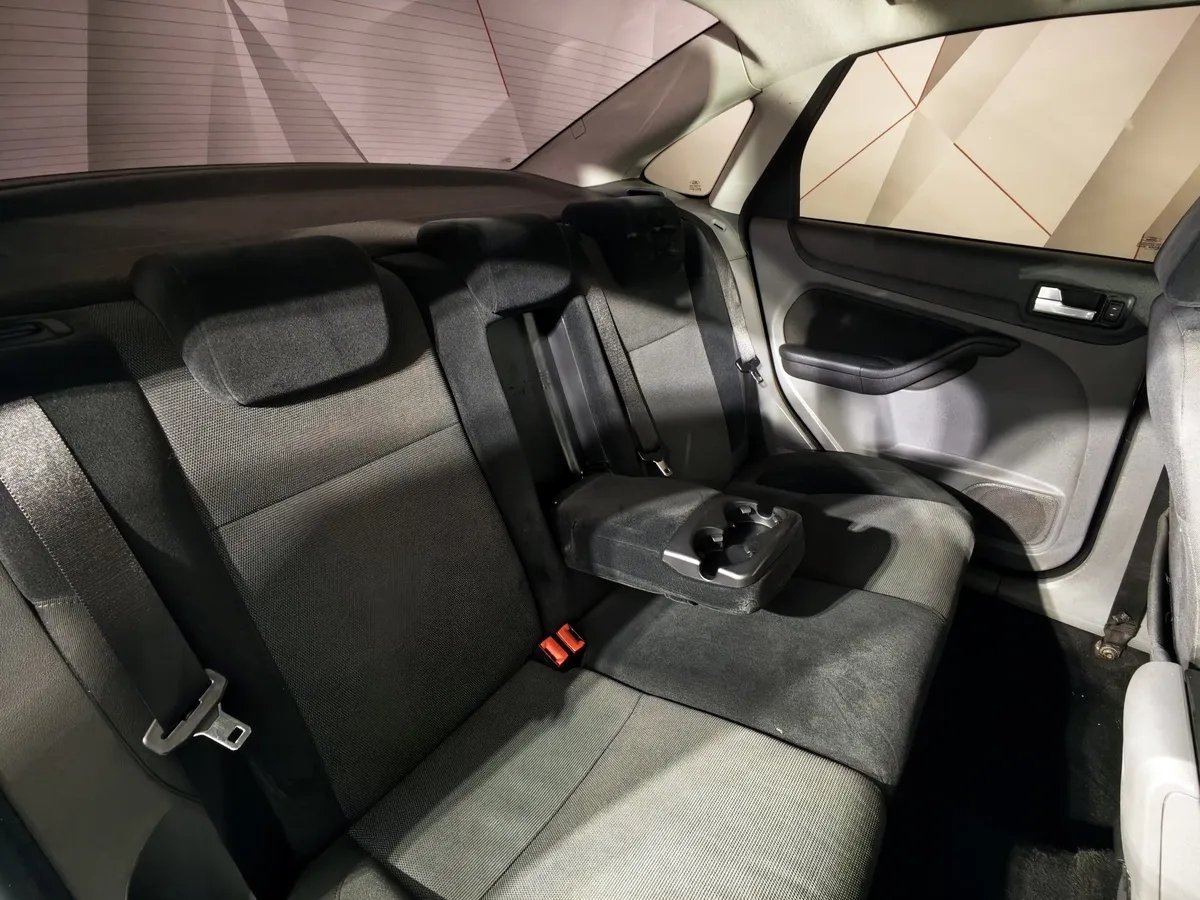 Ford Focus 1.6 AT (101 л.с.) Ghia Серый в АВИЛОН. Слайд №15
