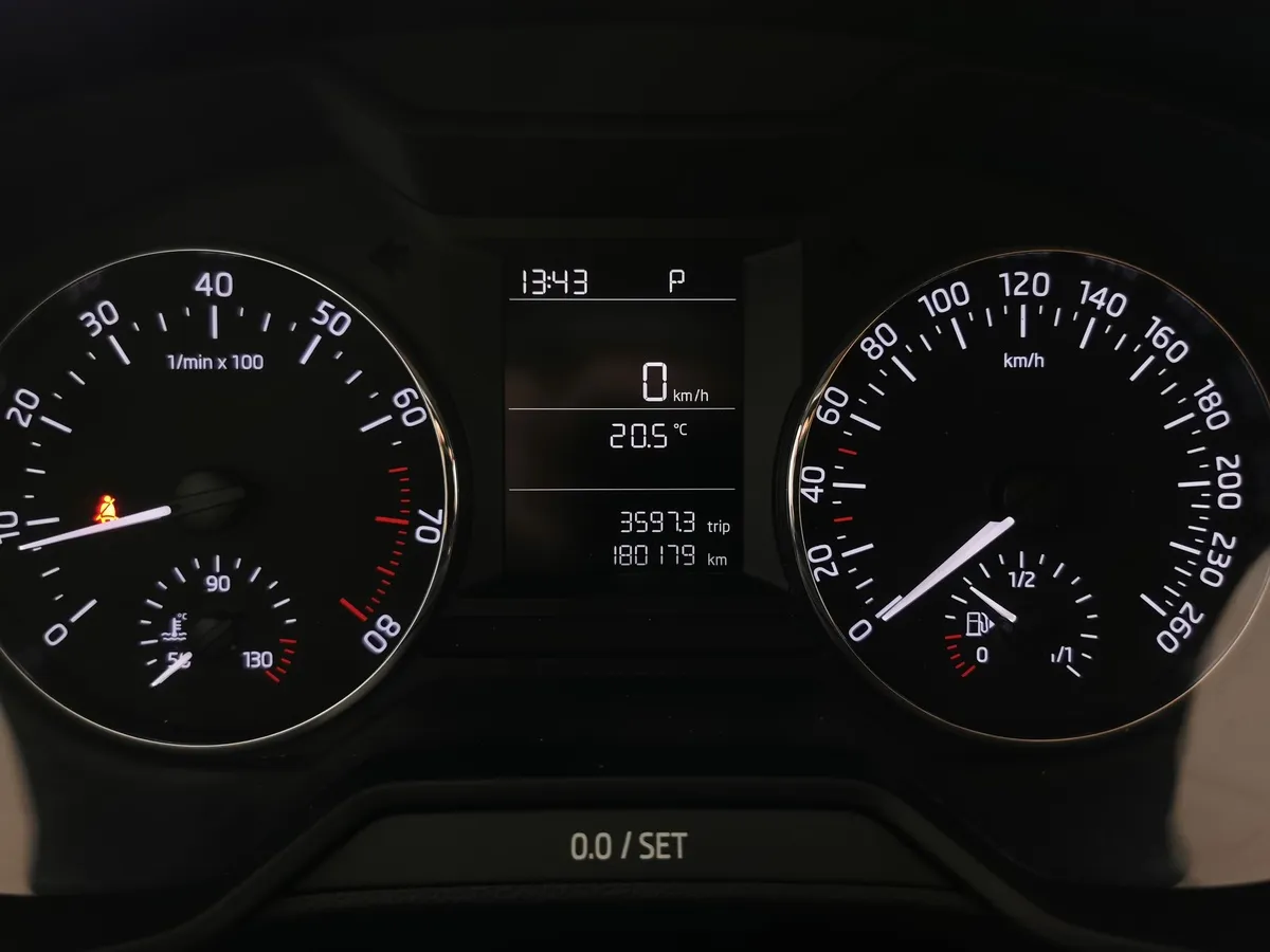 Skoda Octavia 1.6 MPI AT (110 л.с.) Коричневый в АВИЛОН. Слайд №17