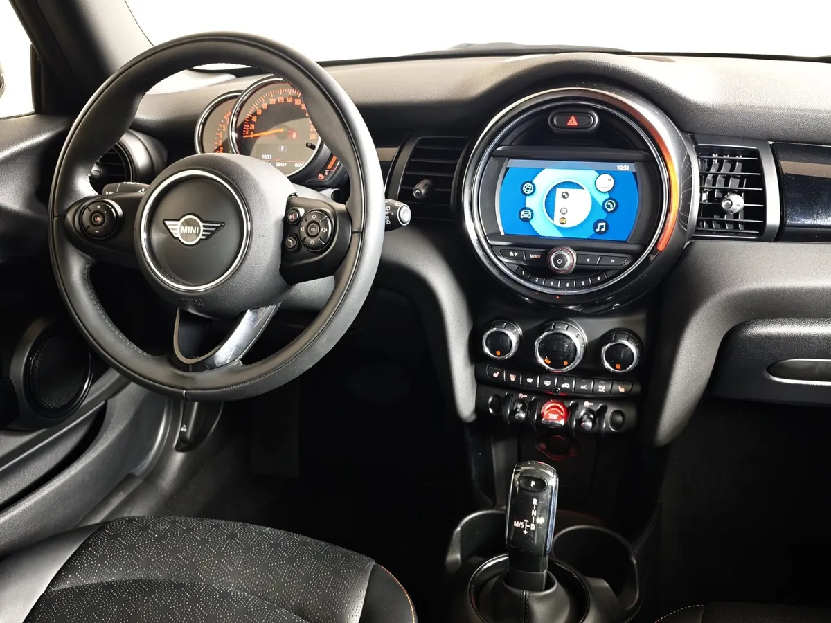 Mini 5 дверей Cooper 1.5 AMT (136 л.с.) Оранжевый в АВИЛОН. Слайд №15