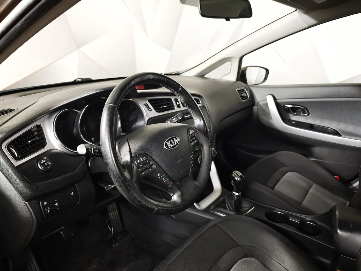 Kia Ceed 1.6 MT (122 л.с.) Коричневый в АВИЛОН. Слайд №19