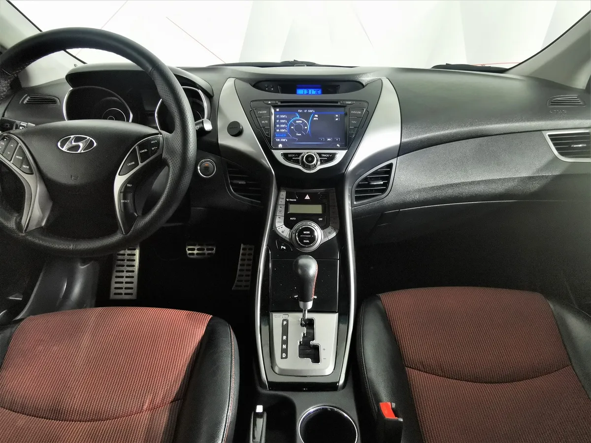 Hyundai Elantra 1.8 AT (150 л.с.) Sport Черный в АВИЛОН. Слайд №13