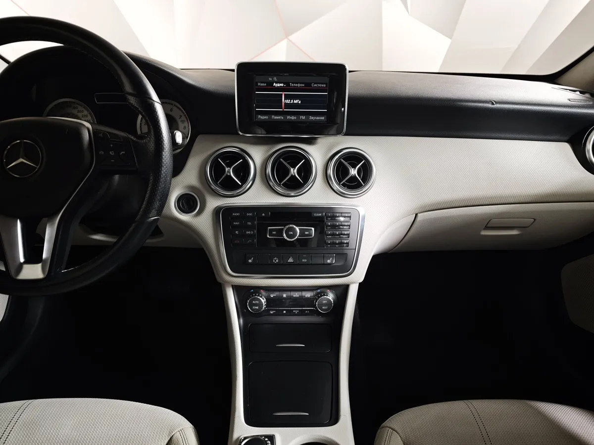 Mercedes-Benz A-Класс A 180 7G-DCT (122 л.с.) Особая серия Голубой в АВИЛОН. Слайд №13