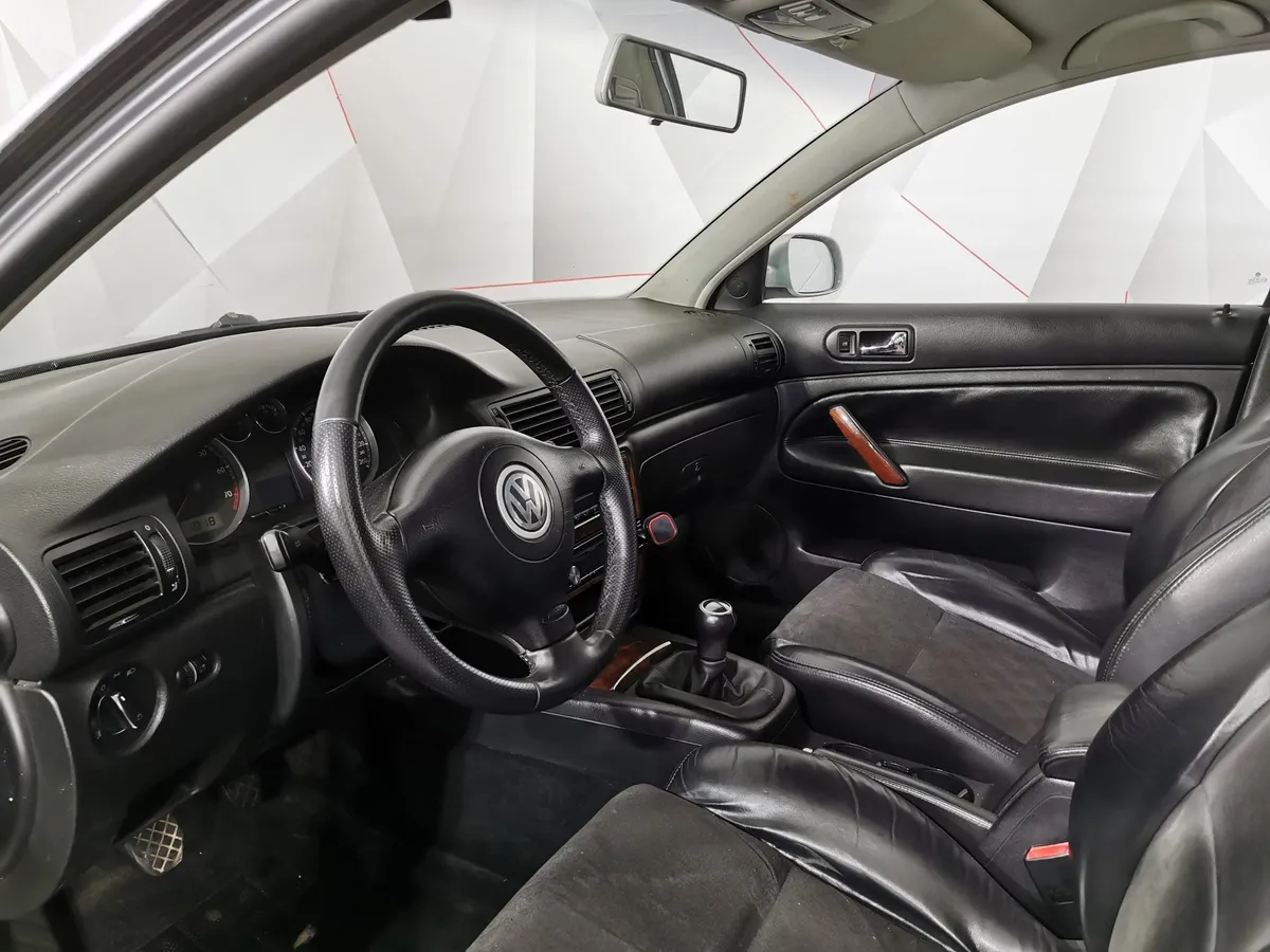 Volkswagen Passat 1.8 T MT (150 л.с.) Серебристый в АВИЛОН. Слайд №19