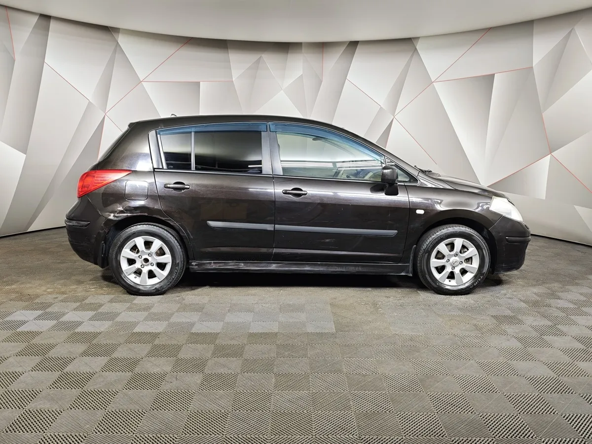 Nissan Tiida 1.6 AT (110 л.с.) Черный в АВИЛОН. Слайд №6