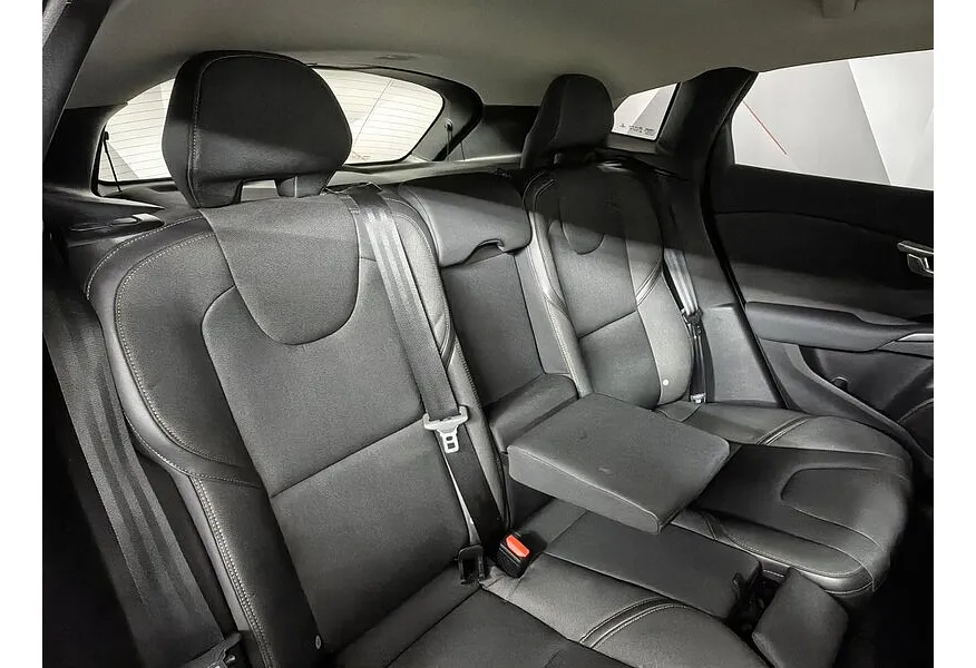 Volvo V40 1.5 T3 Drive-E Geartronic (152 л.с.) Summum Черный в АВИЛОН. Слайд №16