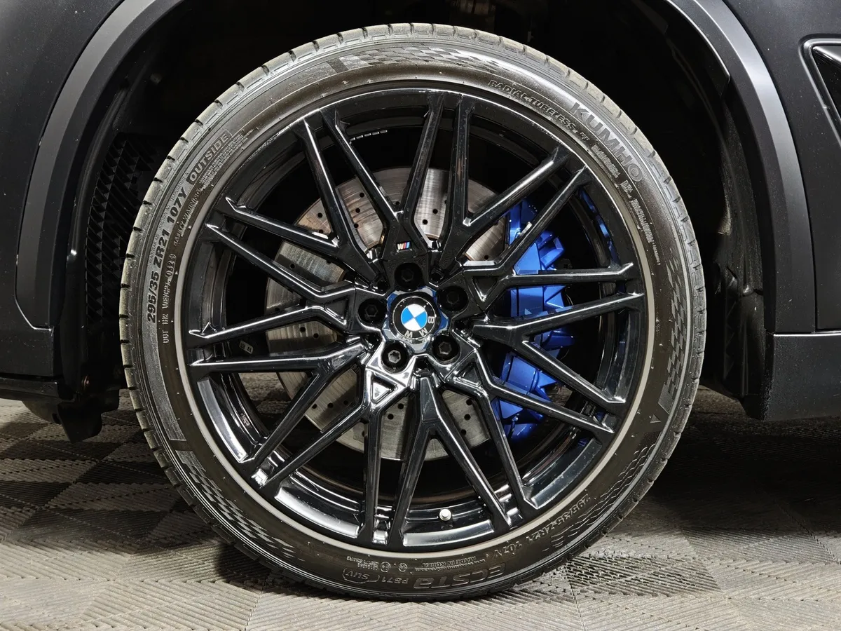 BMW X5 M 4.4 xDrive (625 л.с.) Competition Черный в АВИЛОН. Слайд №7