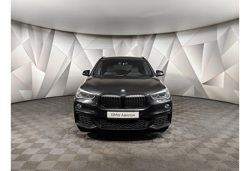 BMW X1 20i xDrive (192 л.с.) M Sport Черный в АВИЛОН. Слайд №3