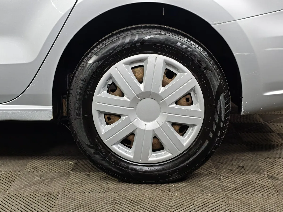Volkswagen Polo 1.6 Tiptronic (105 л.с.) Comfortline Серебристый в АВИЛОН. Слайд №9