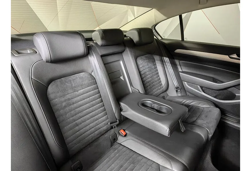 Volkswagen Passat 1.8 TSI BlueMotion DSG (180 л.с.) Highline Белый в АВИЛОН. Слайд №17