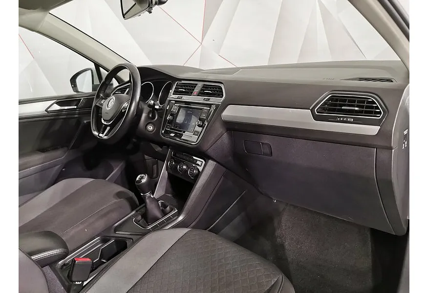 Volkswagen Tiguan 1.4 TSI BlueMotion MT (125 л.с.) Comfortline Белый в АВИЛОН. Слайд №13