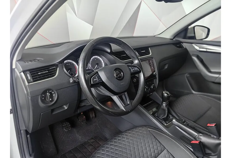 АВИЛОН - Skoda Octavia 1.4 TSI MT (150 л.с.) Hockey Edition Белый - slide 14