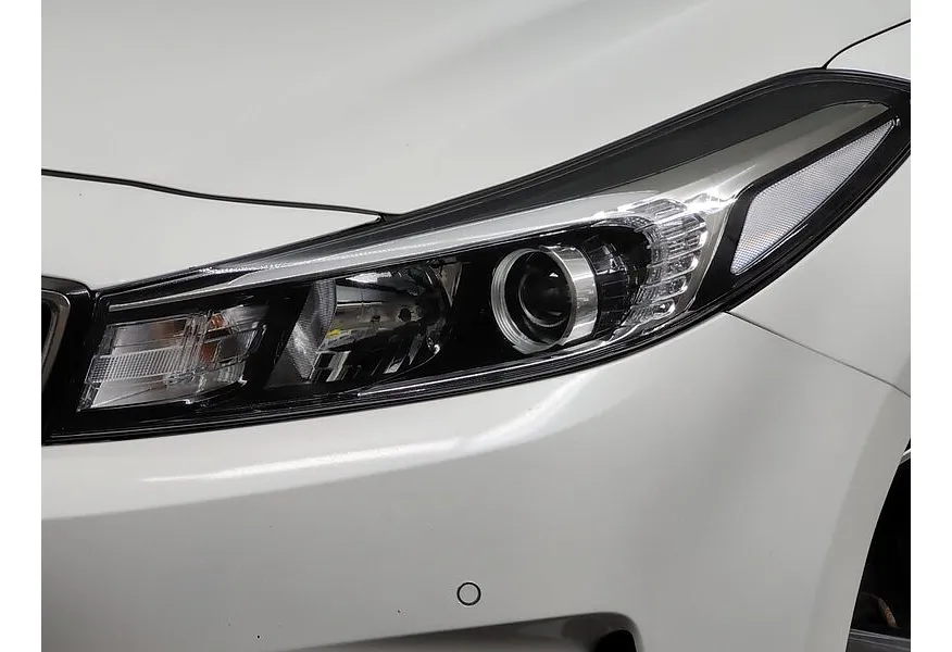 Kia Cerato 2.0 AT (150 л.с.) Белый в АВИЛОН. Слайд №10