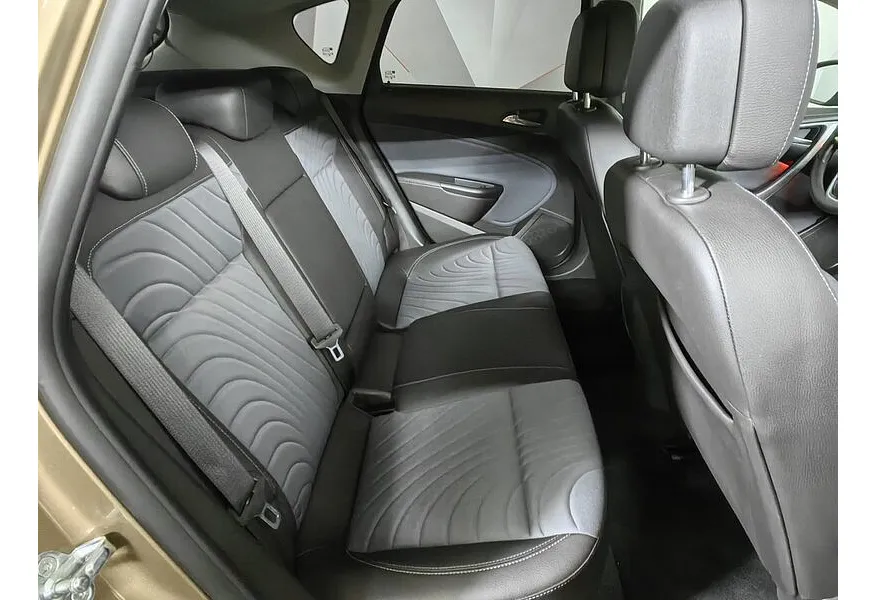 Opel Astra 1.4 Turbo AT (140 л.с.) Бежевый в АВИЛОН. Слайд №14