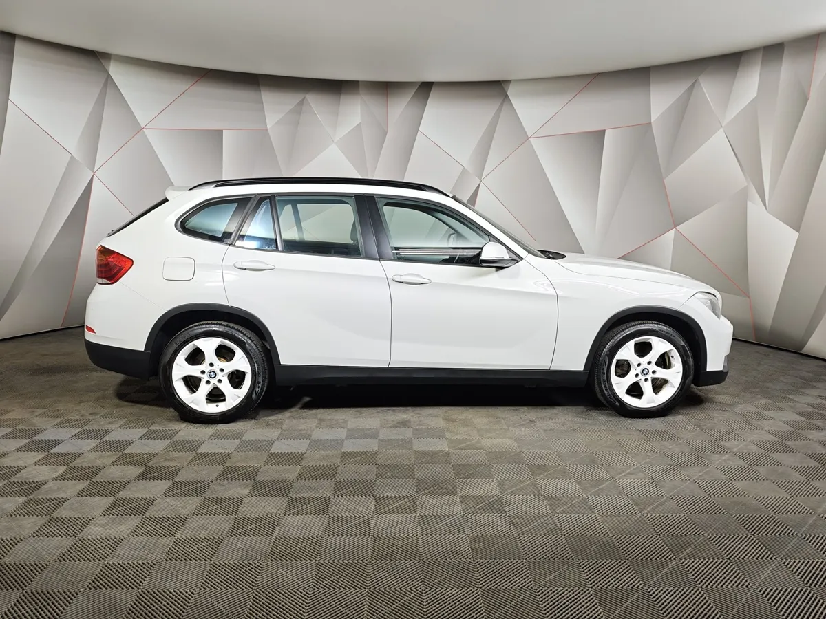 BMW X1 sDrive18i AT (150 л.с.) Белый в АВИЛОН. Слайд №6