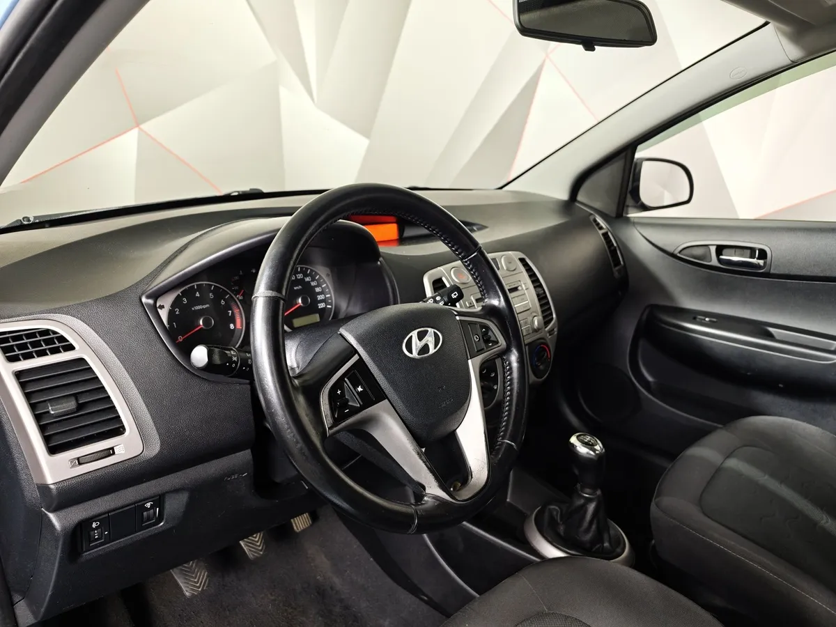 Hyundai i20 1.4 AT (101 л.с.) Голубой в АВИЛОН. Слайд №19