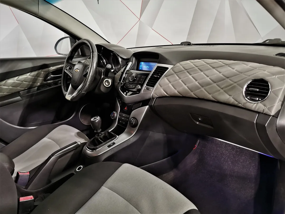 Chevrolet Cruze 1.8 MT (141 л.с.) Черный в АВИЛОН. Слайд №12
