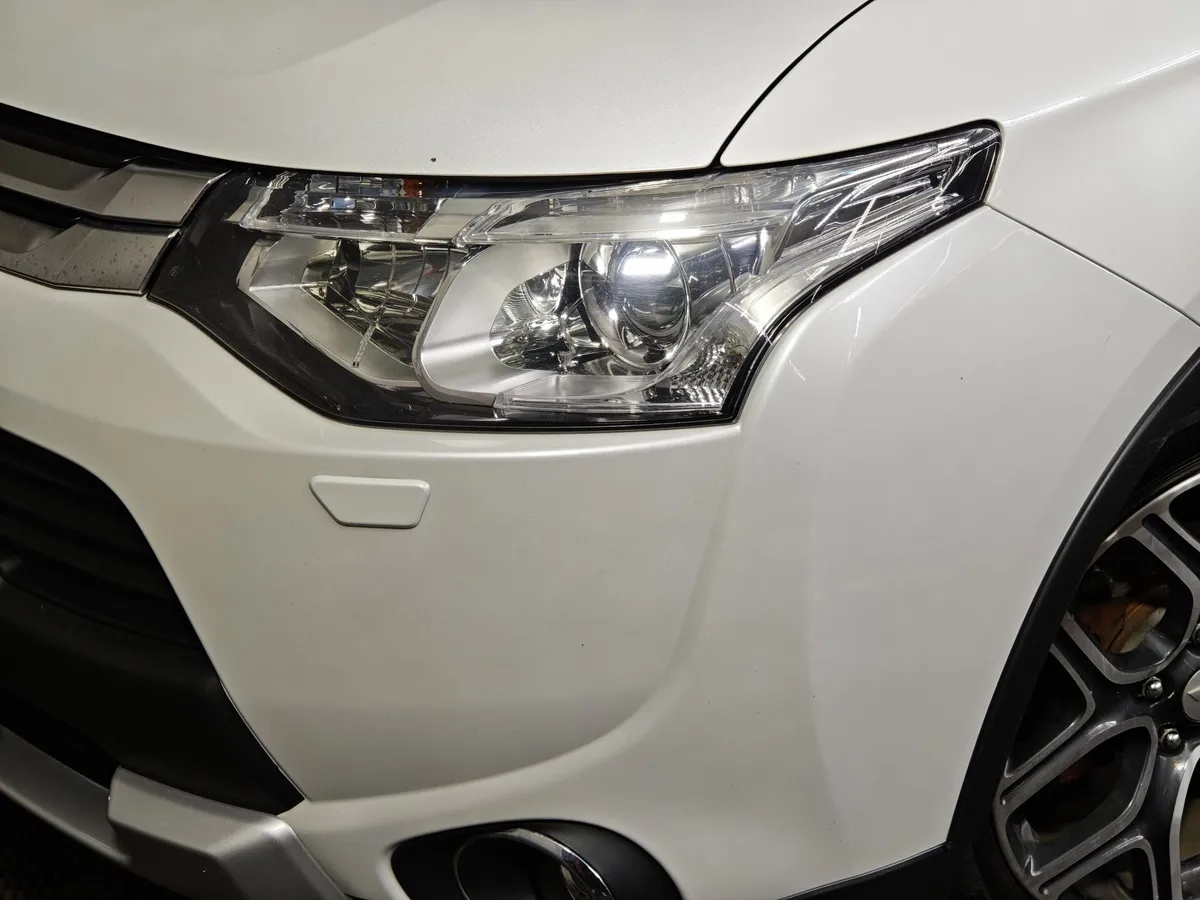 Mitsubishi Outlander 2.4 MIVEC CVT 4WD (167 л.с.) Ultimate Plus Белый в АВИЛОН. Слайд №10