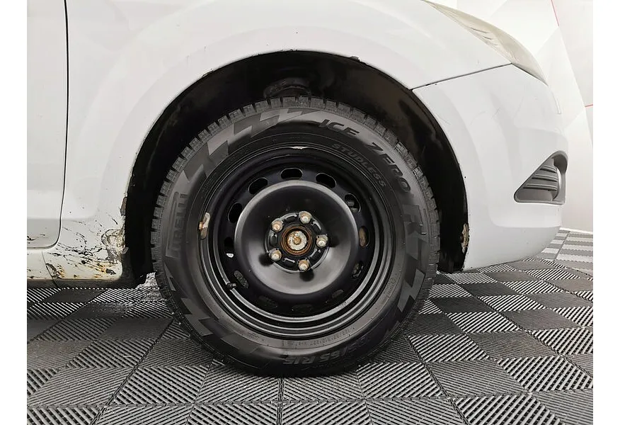 Ford Focus 2.0 AT (145 л.с.) Белый в АВИЛОН. Слайд №9