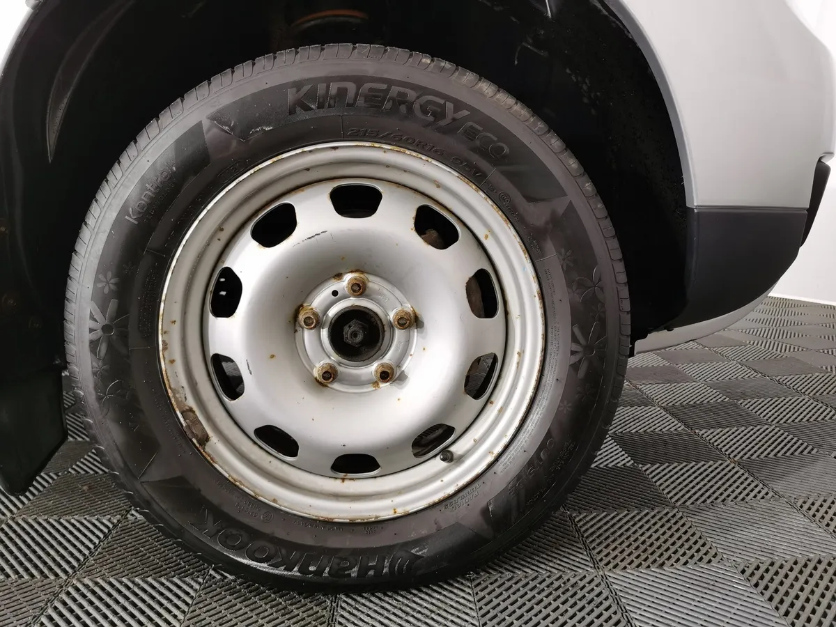 Renault Duster 2.0 MT 4x4 (143 л.с.) Серый в АВИЛОН. Слайд №9