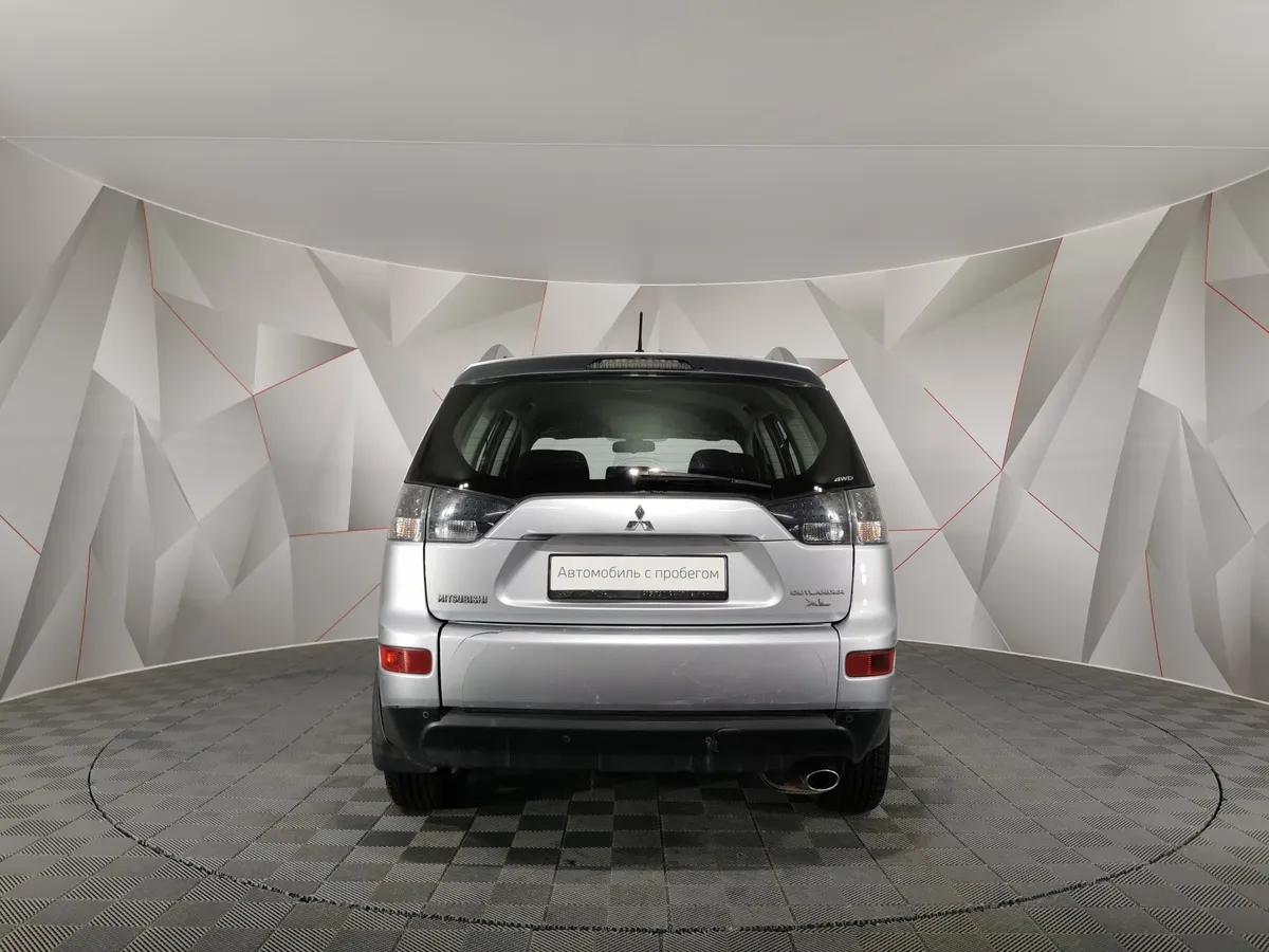 Mitsubishi Outlander 2.4 CVT 4WD (170 л.с.) Серебристый в АВИЛОН. Слайд №8