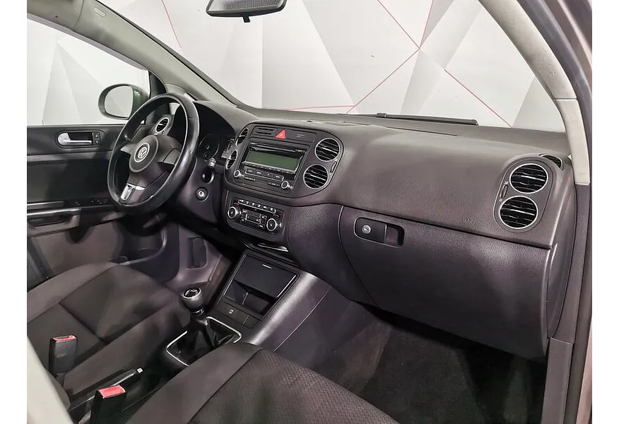 Volkswagen Golf 1.6 MT (102 л.с.) Trendline Коричневый в АВИЛОН. Слайд №11