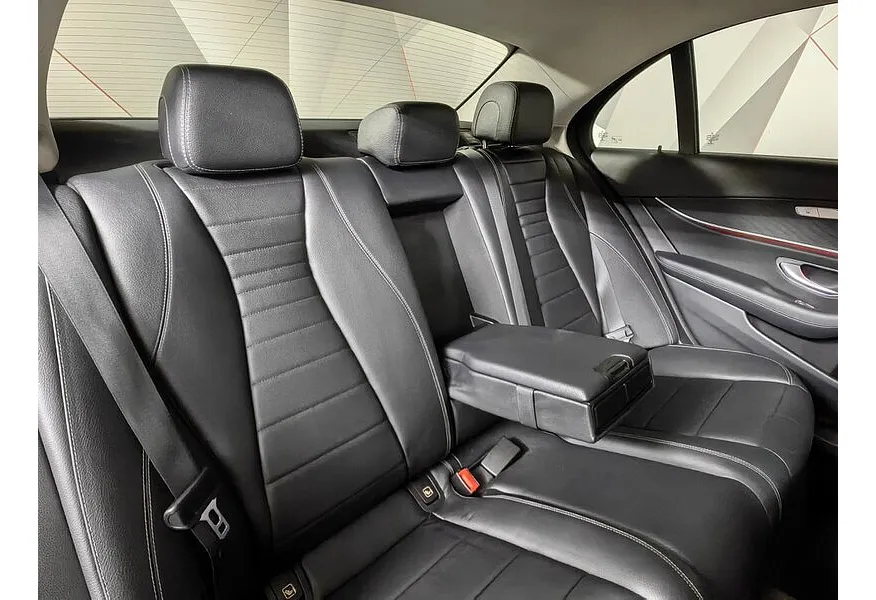 Mercedes-Benz E-Класс E 400 d 4MATIC 9G-TRONIC (333 л.с.) Luxury Черный в АВИЛОН. Слайд №12