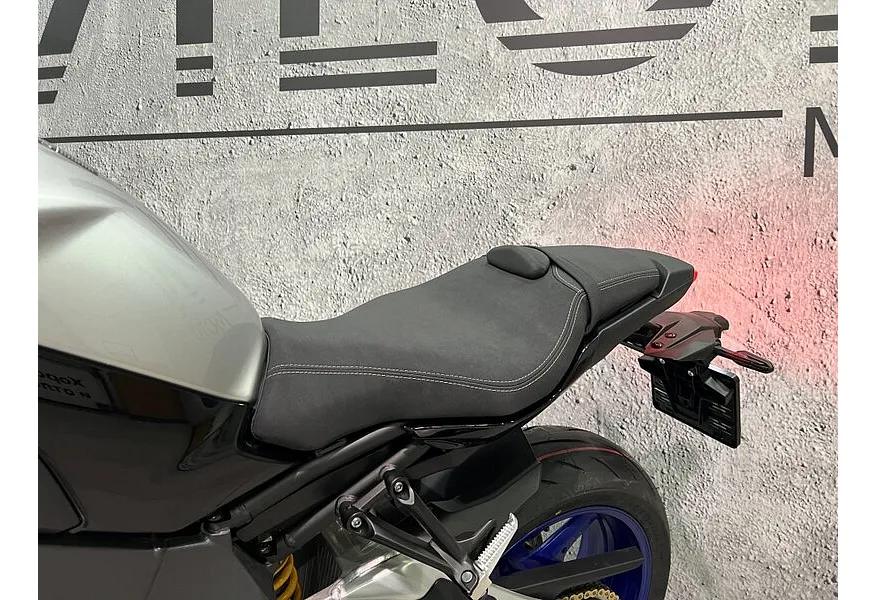 Yamaha MT-10 998 см³ (167 л.с.) (167) 998 Серый в АВИЛОН. Слайд №7