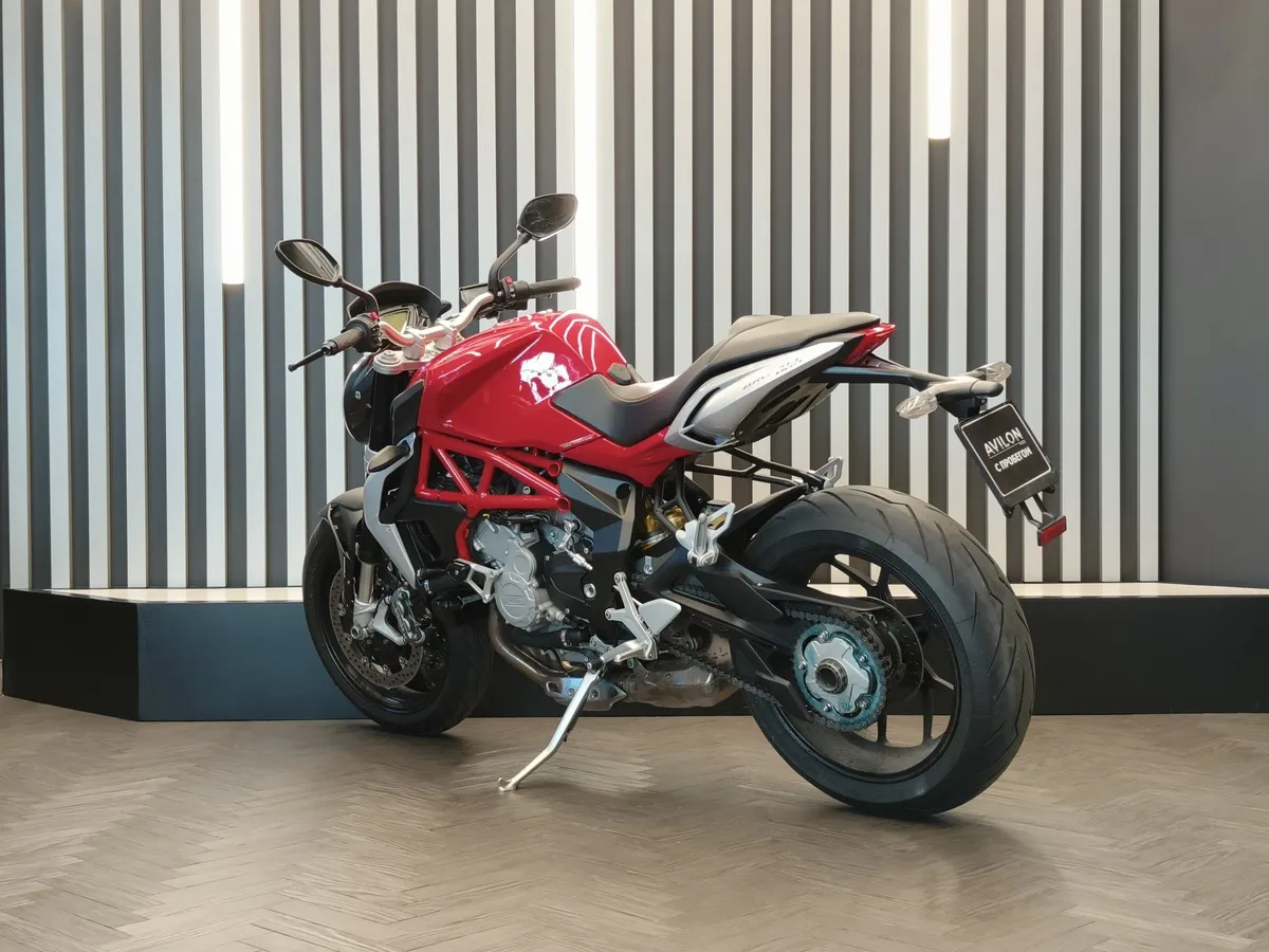 MV Agusta Brutale 798 см³ (110 л.с) (110) 798 Красный в АВИЛОН. Слайд №6