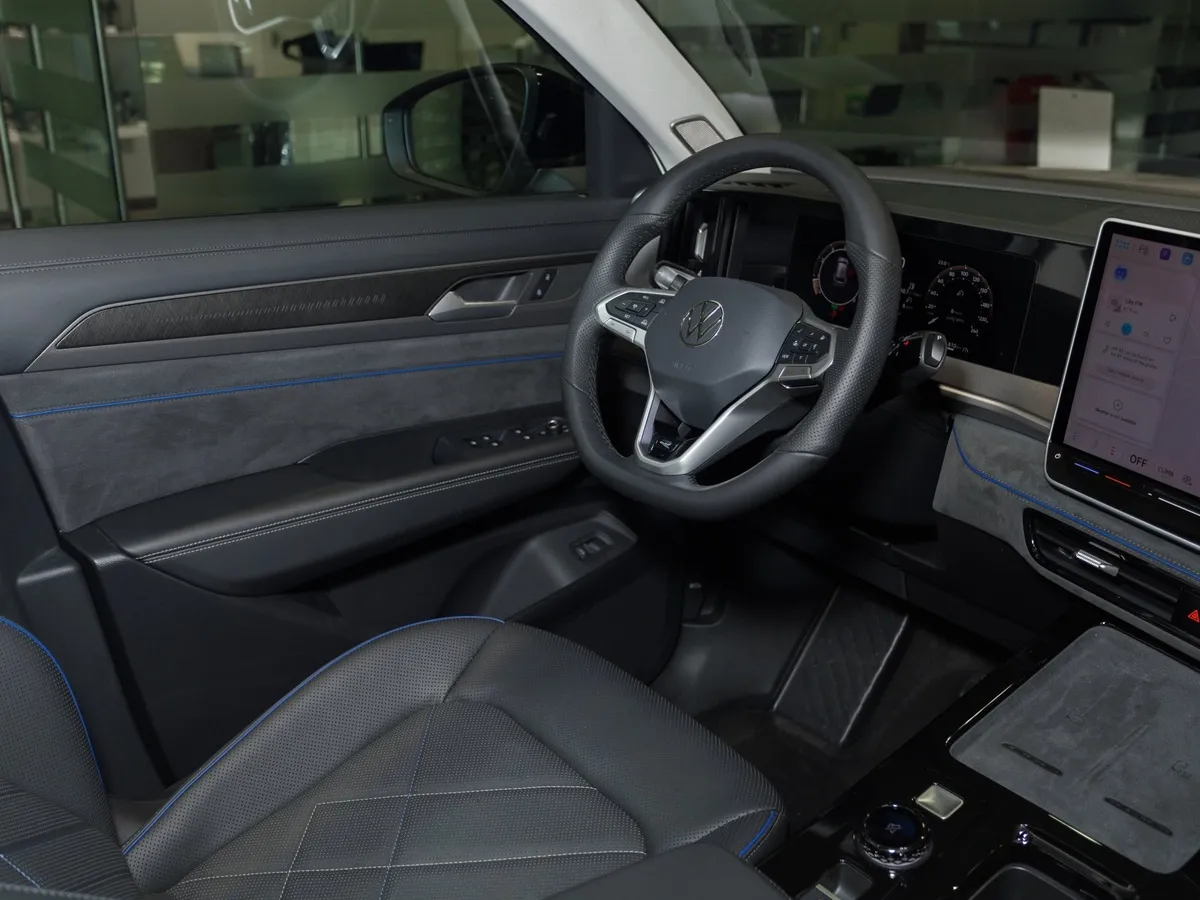 Volkswagen Tavendor 2.0 DSG 4WD (272 л.с.) Р-Лайн Тоуринг Белый в АВИЛОН. Слайд №10 Volkswagen Tavendor 2.0 DSG 4WD (272 л.с.) Р-Лайн Тоуринг Белый в АВИЛОН. Слайд №10