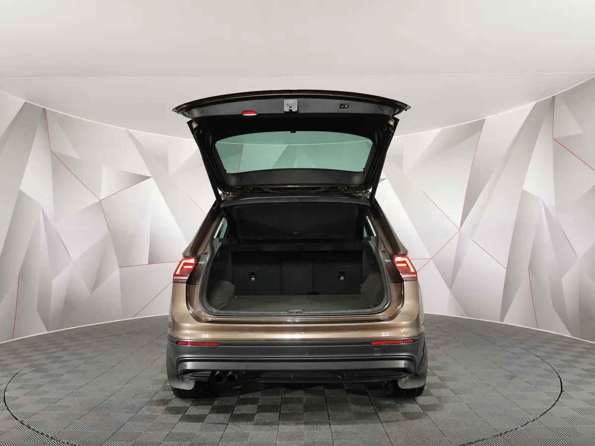 Volkswagen Tiguan 1.4 TSI 4Motion DSG (150 л.с.) Highline Коричневый в АВИЛОН. Слайд №11