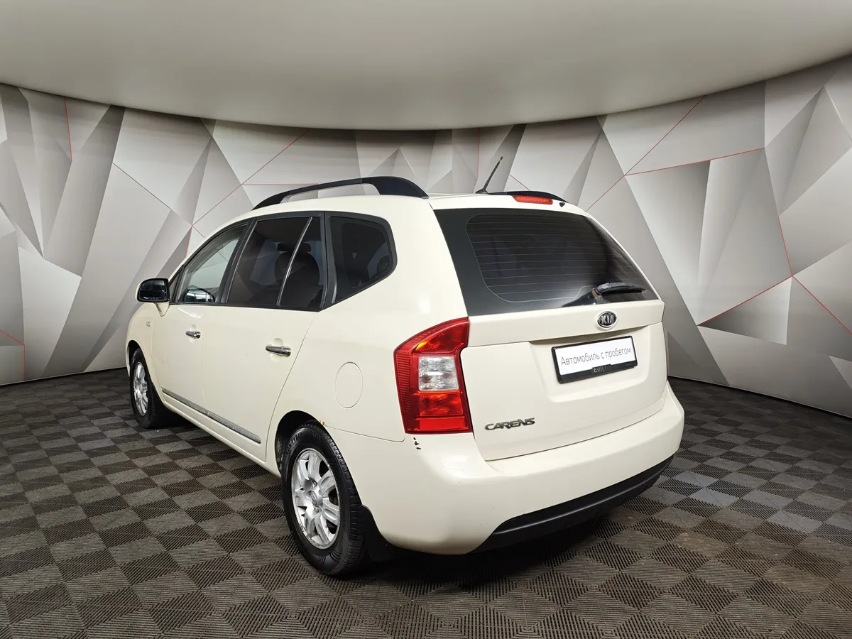 Kia Carens 2.0 MT (137 л.с.) Бежевый в АВИЛОН. Слайд №4