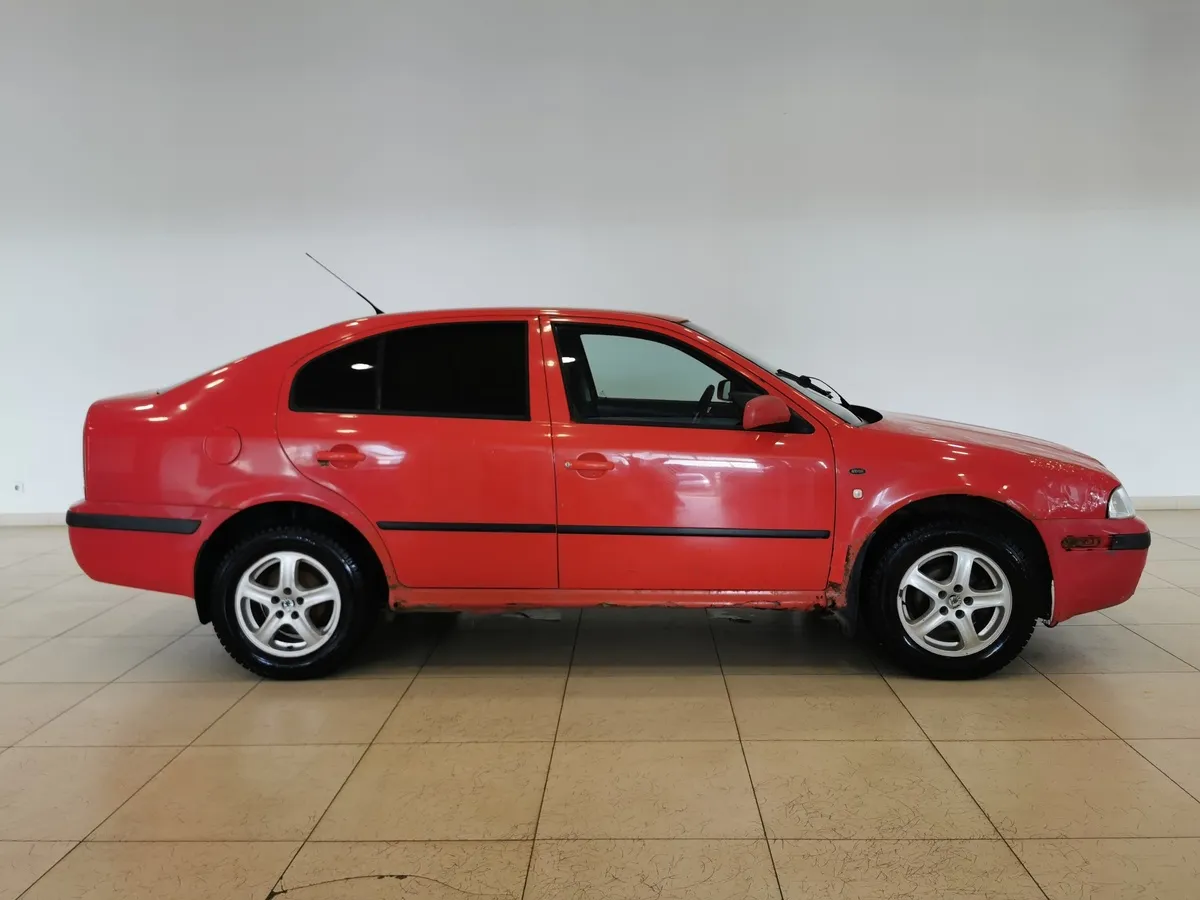 Skoda Octavia 1.6 MT (102 л.с.) Красный в АВИЛОН. Слайд №6