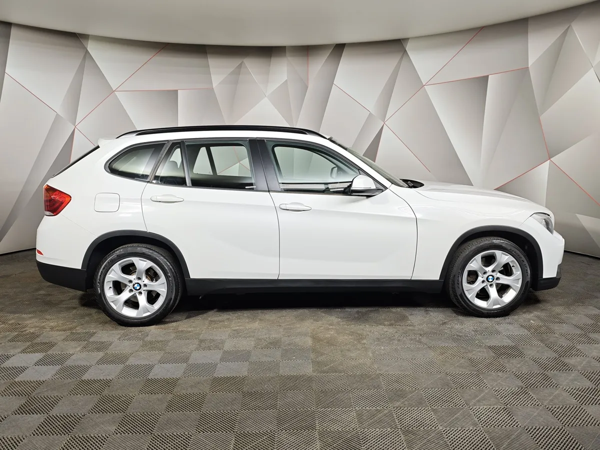 BMW X1 sDrive18i AT (150 л.с.) Белый в АВИЛОН. Слайд №6