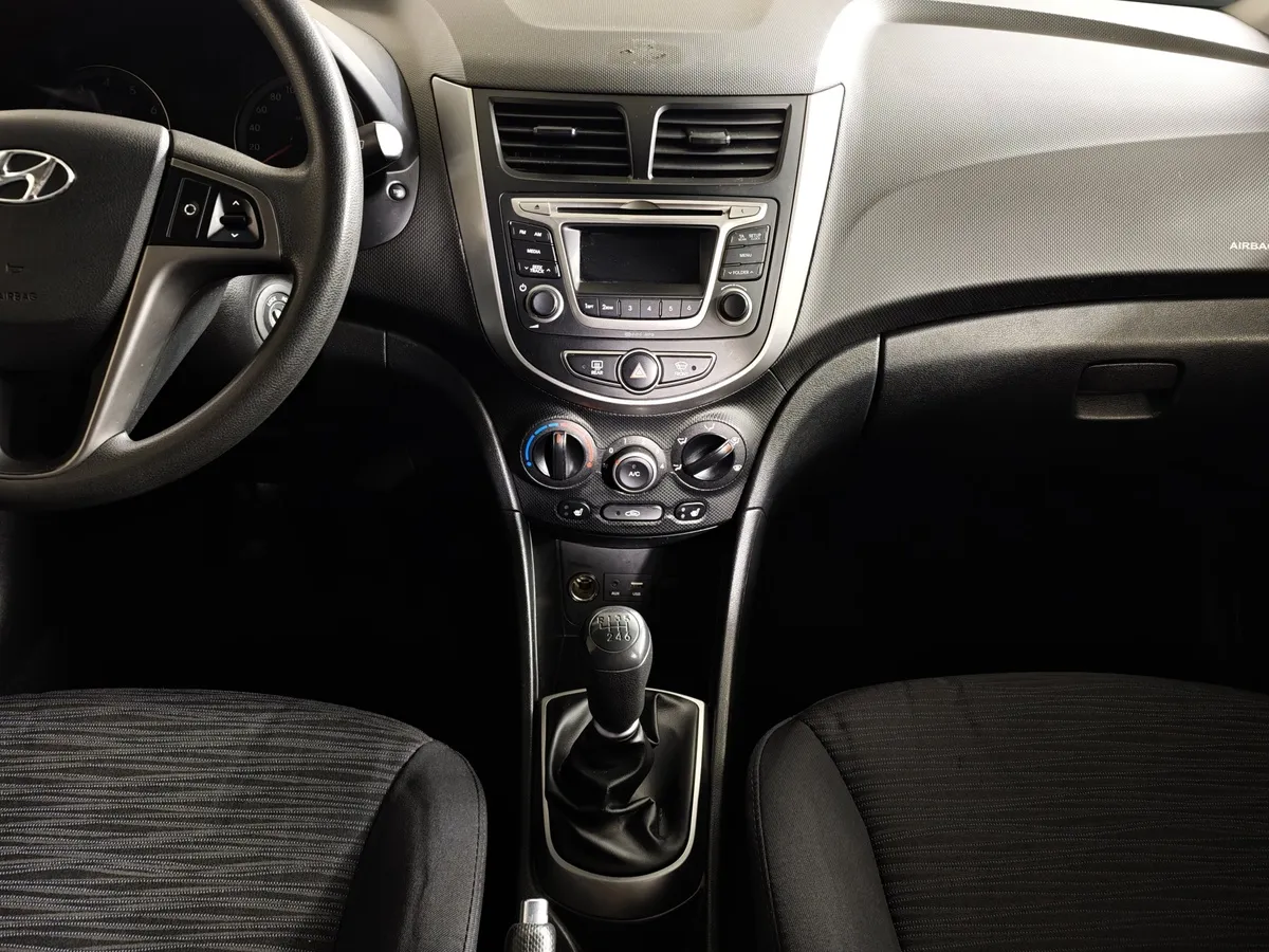 Hyundai Solaris 1.6 MT (123 л.с.) Comfort Черный в АВИЛОН. Слайд №15