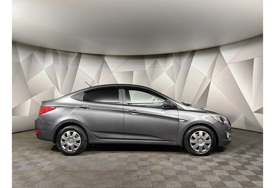 Hyundai Solaris 1.6 AT (123 л.с.) Comfort Серый в АВИЛОН. Слайд №6 Hyundai Solaris 1.6 AT (123 л.с.) Comfort Серый в АВИЛОН. Слайд №6