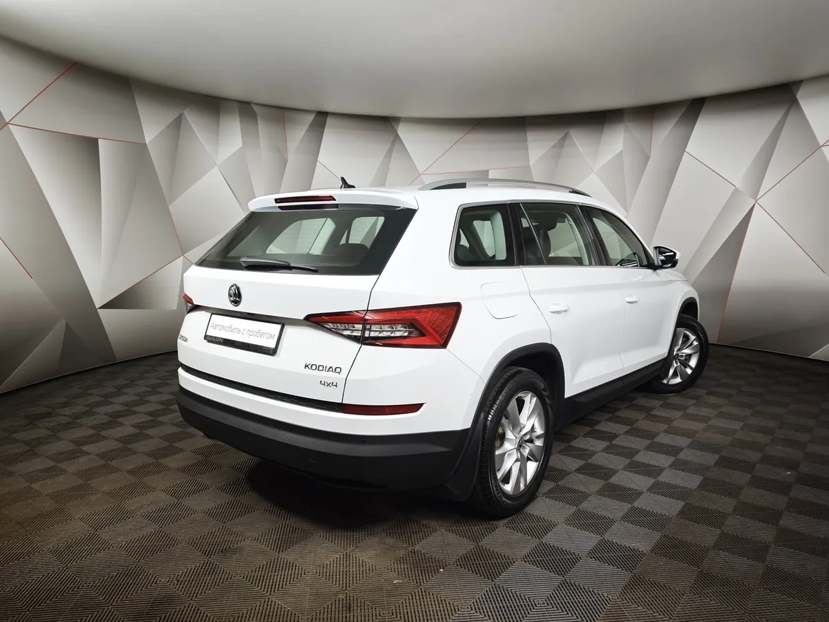 Skoda Kodiaq 2.0 TSI DSG 4X4 (180 л.с.) Белый в АВИЛОН. Слайд №2