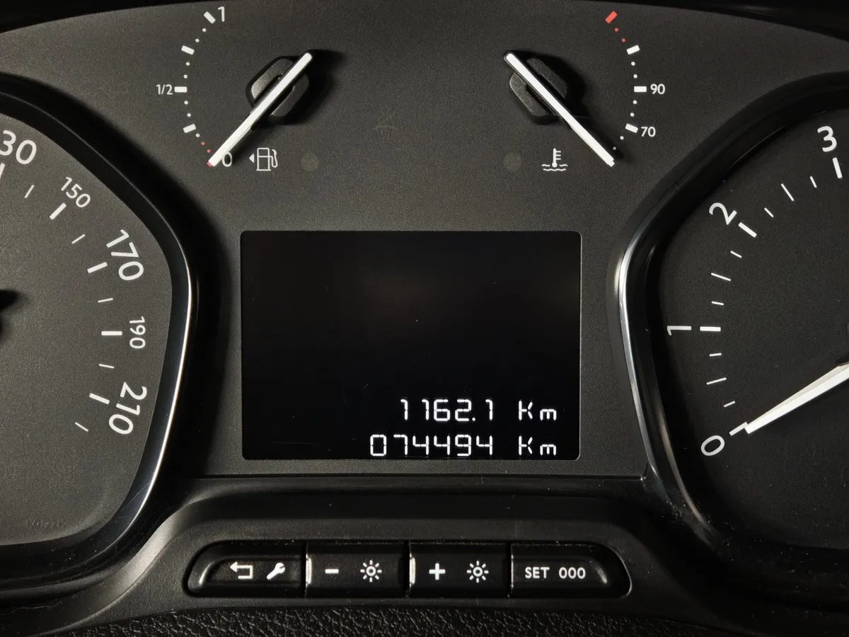 Peugeot Traveller 2.0 HDi AT LWB (8 мест) (150 л.с.) Active Белый в АВИЛОН. Слайд №17