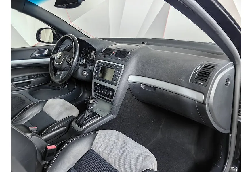 Skoda Octavia 2.0 TSI DSG (200 л.с.) RS Черный в АВИЛОН. Слайд №12