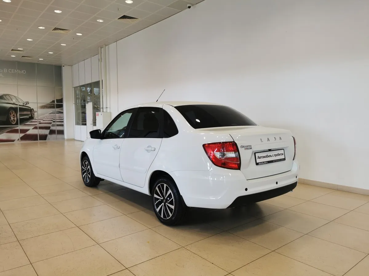 ВАЗ (Lada) Granta 1.6 MT 16 кл (106 л.с.) Белый в АВИЛОН. Слайд №4