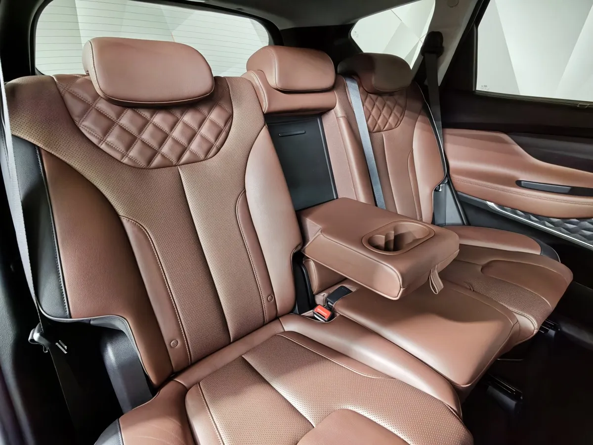 Hyundai Santa Fe 2.2 CRDi AWD 8AT (200 л.с.) High-Tech Серый в АВИЛОН. Слайд №17