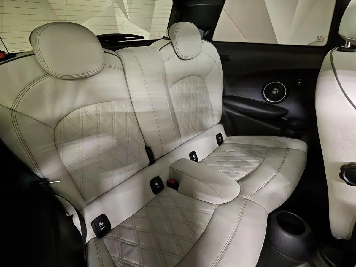 MINI 3 двери Cooper S 2.0 AT (192 л.с.) Черный в АВИЛОН. Слайд №13