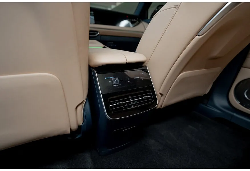 Voyah Free EVR 1.5 AT AWD (489 л.с.) Коричневый в АВИЛОН. Слайд №7