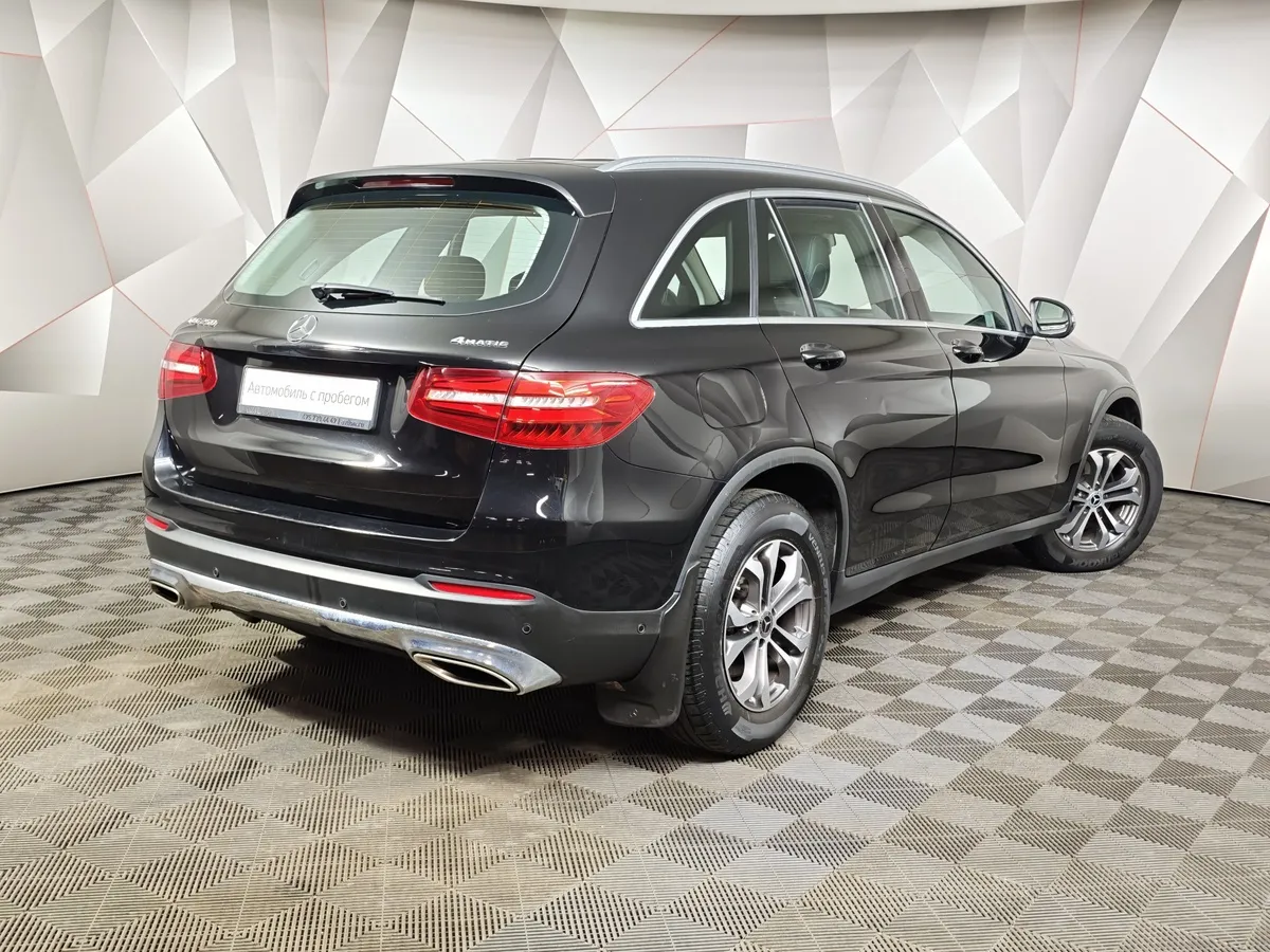 Mercedes-Benz GLC 250 9G-TRONIC 4MATIC (211 л.с.) Premium Черный в АВИЛОН. Слайд №2