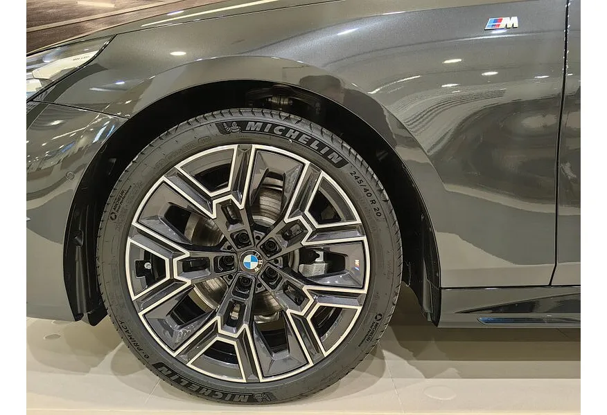 BMW 5 серия 520d xDrive AT (197 л.с.) Серый в АВИЛОН. Слайд №9