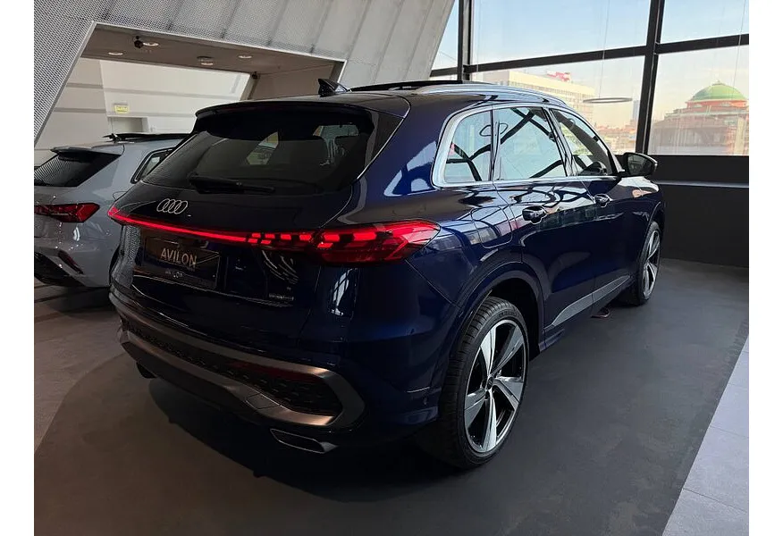 Audi Q5 2.0 TFSI S tronic quattro (204 л.с.) Синий в АВИЛОН. Слайд №4