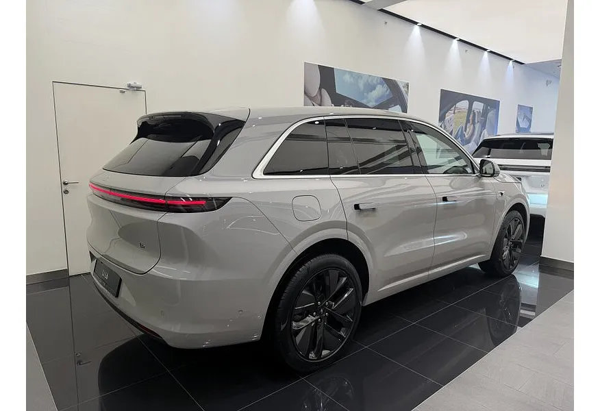 Li Auto L6 1.5 AT 4WD (150 л.с.) Pro Серый в АВИЛОН. Слайд №2