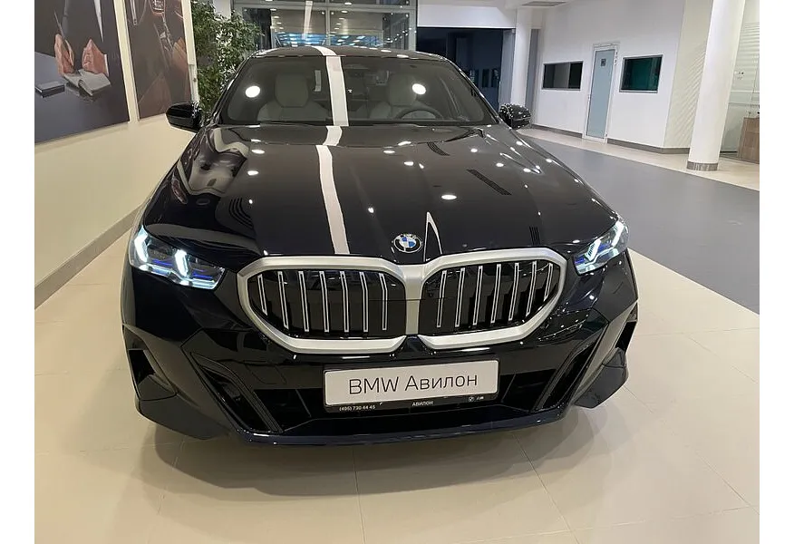 BMW 5 серия 520d xDrive AT (197 л.с.) Черный в АВИЛОН. Слайд №3