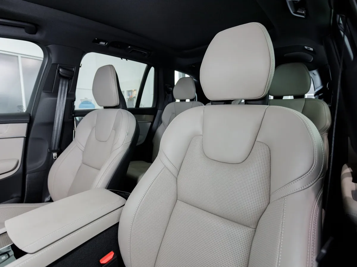 Volvo XC90 2.0 B6 mild hybrid AT AWD (7 мест) (300 л.с.) Ультра темный Серый в АВИЛОН. Слайд №12