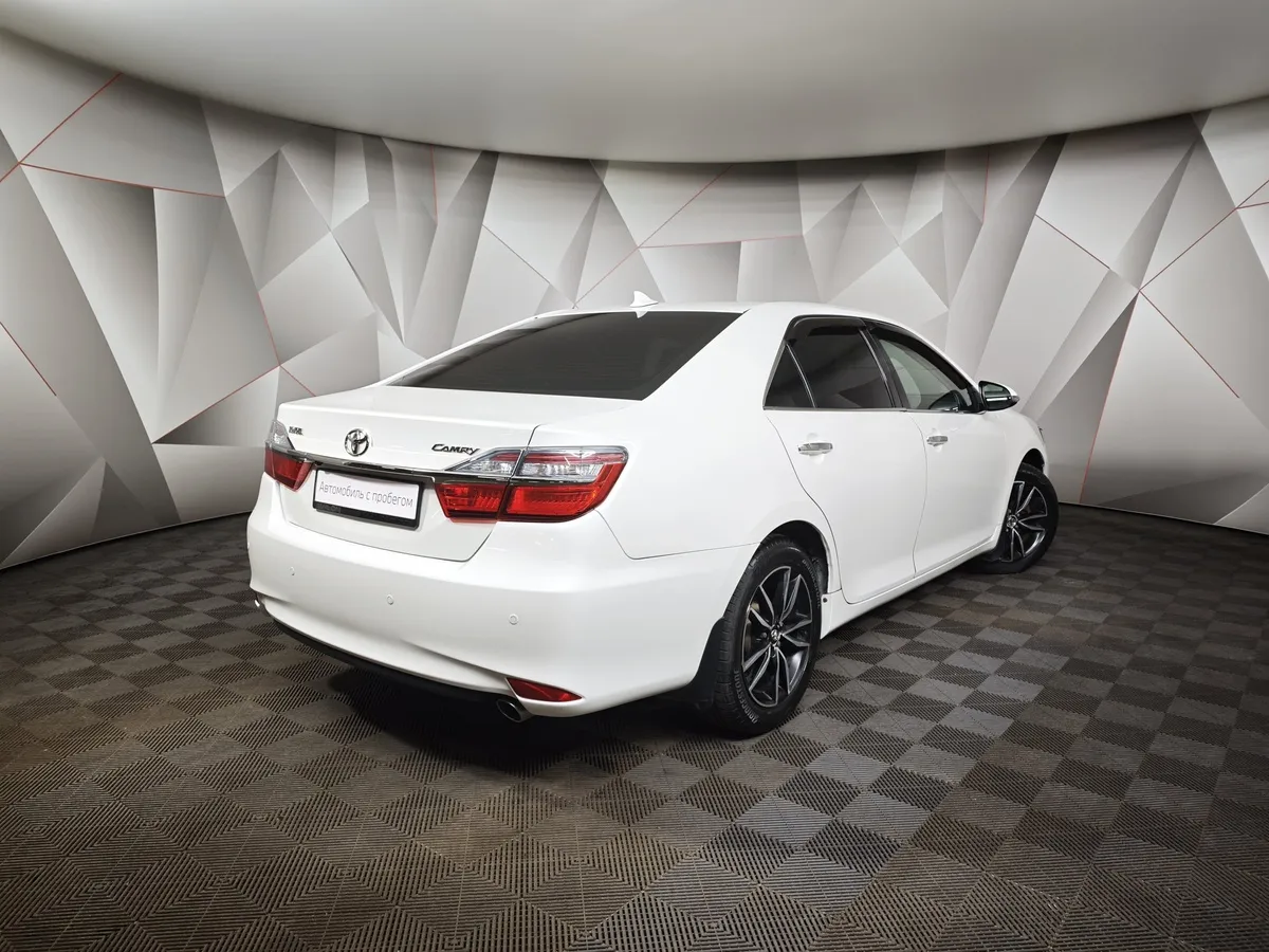 Toyota Camry 2.5 AT (200 л.с.) Белый в АВИЛОН. Слайд №2